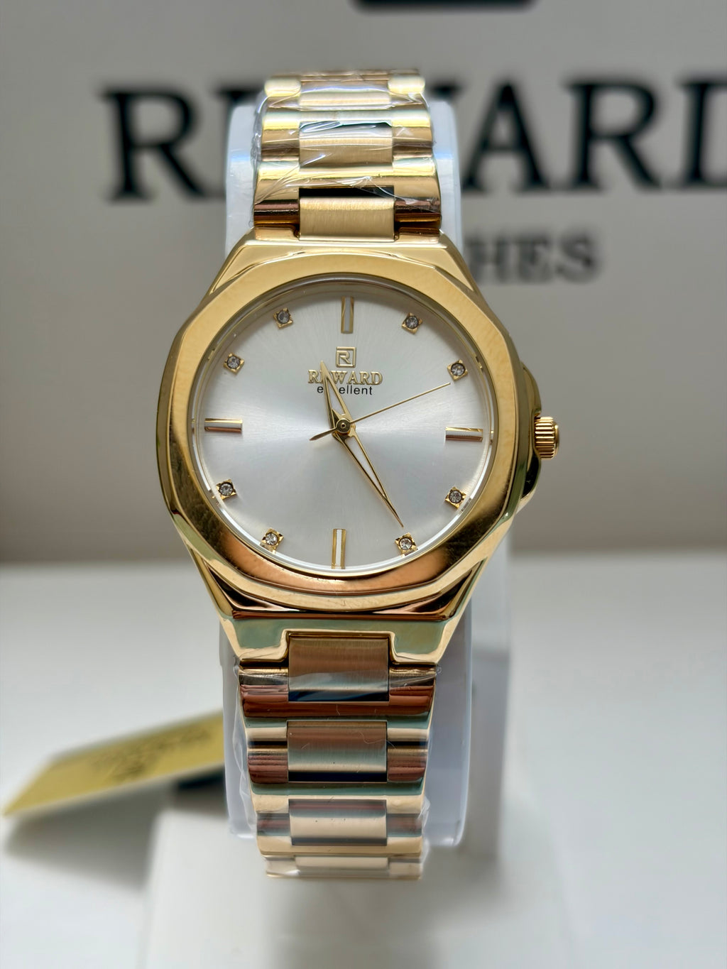 Reward Prestige Impérial — détail cadran nacré serti montre femme Tunisie