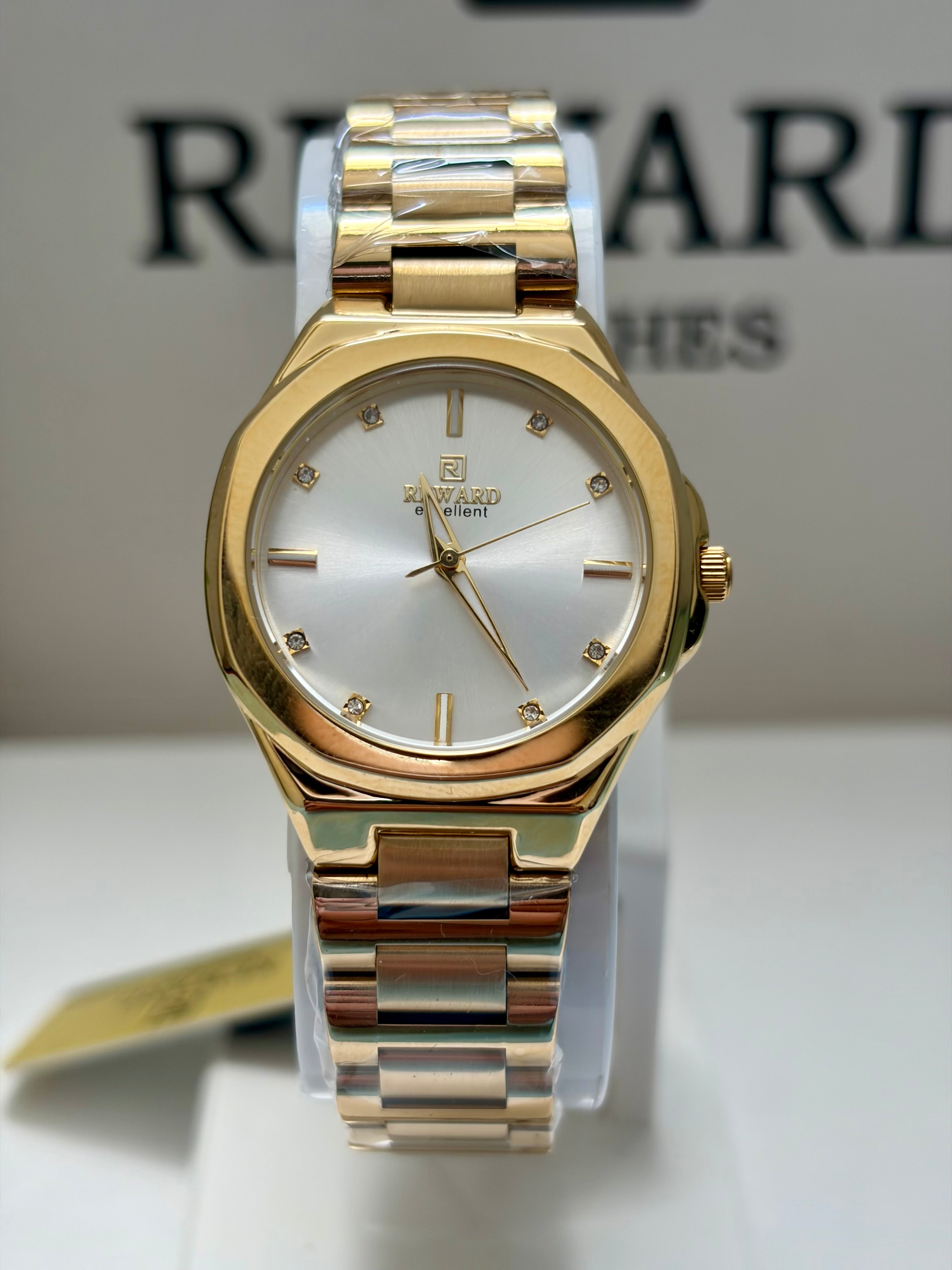 Reward Prestige Impérial — détail cadran nacré serti montre femme Tunisie
