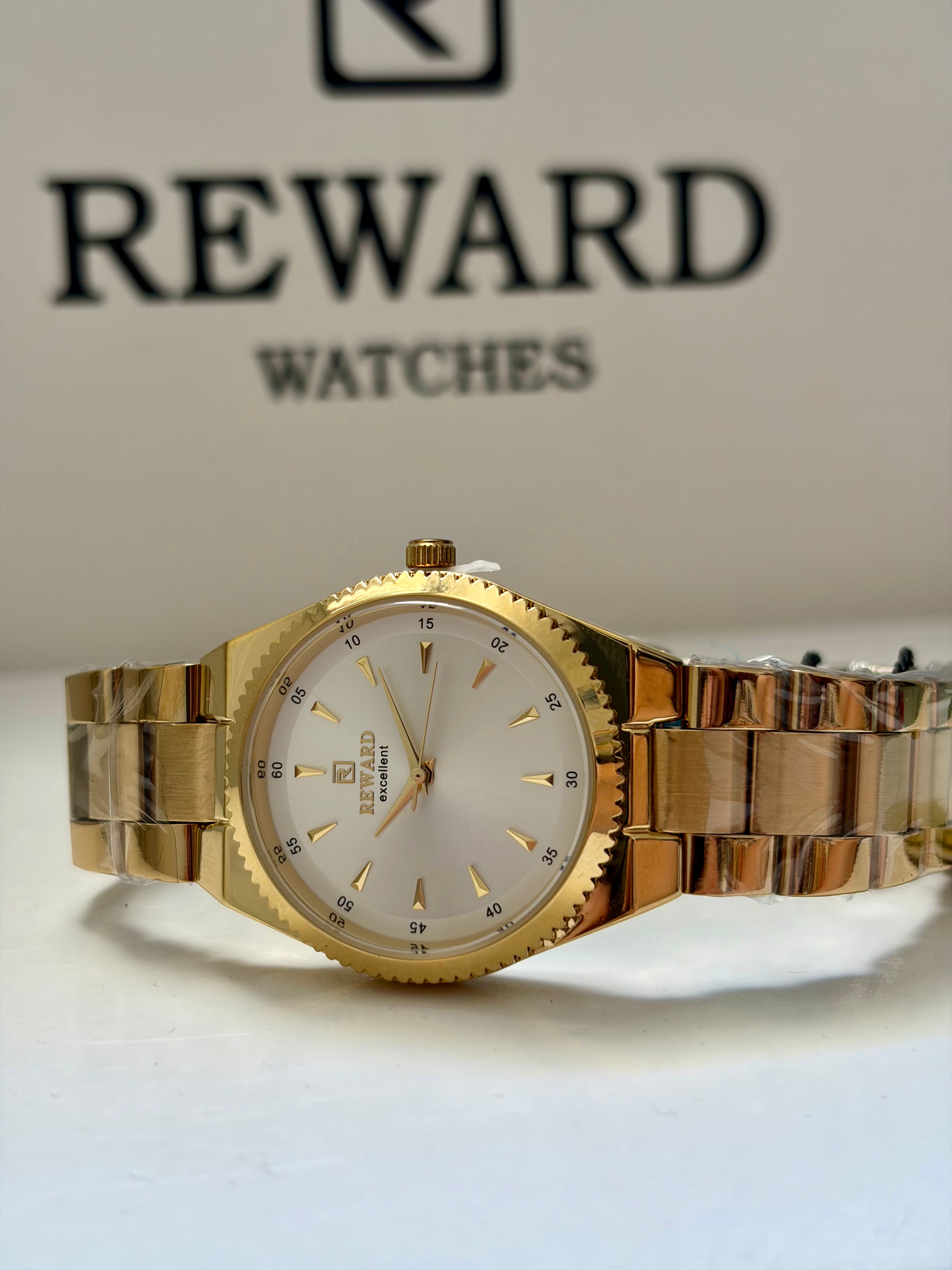 Reward Lumière Dorée — vue de profil montre femme dorée Tunisie