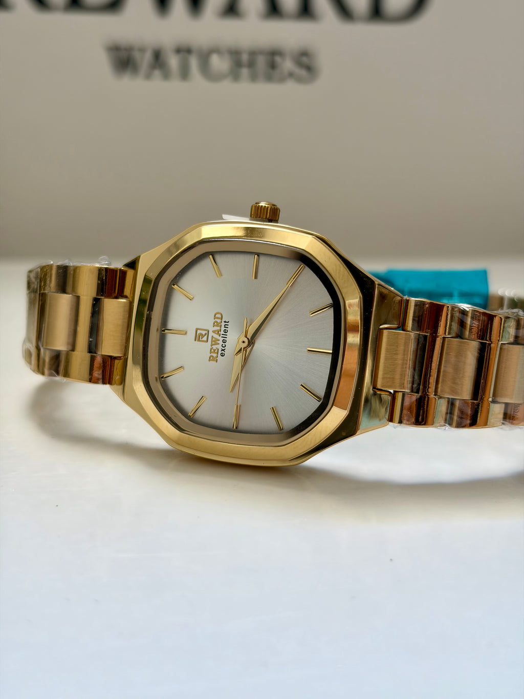 Reward Facette Ivoire — vue de profil montre femme dorée Tunisie