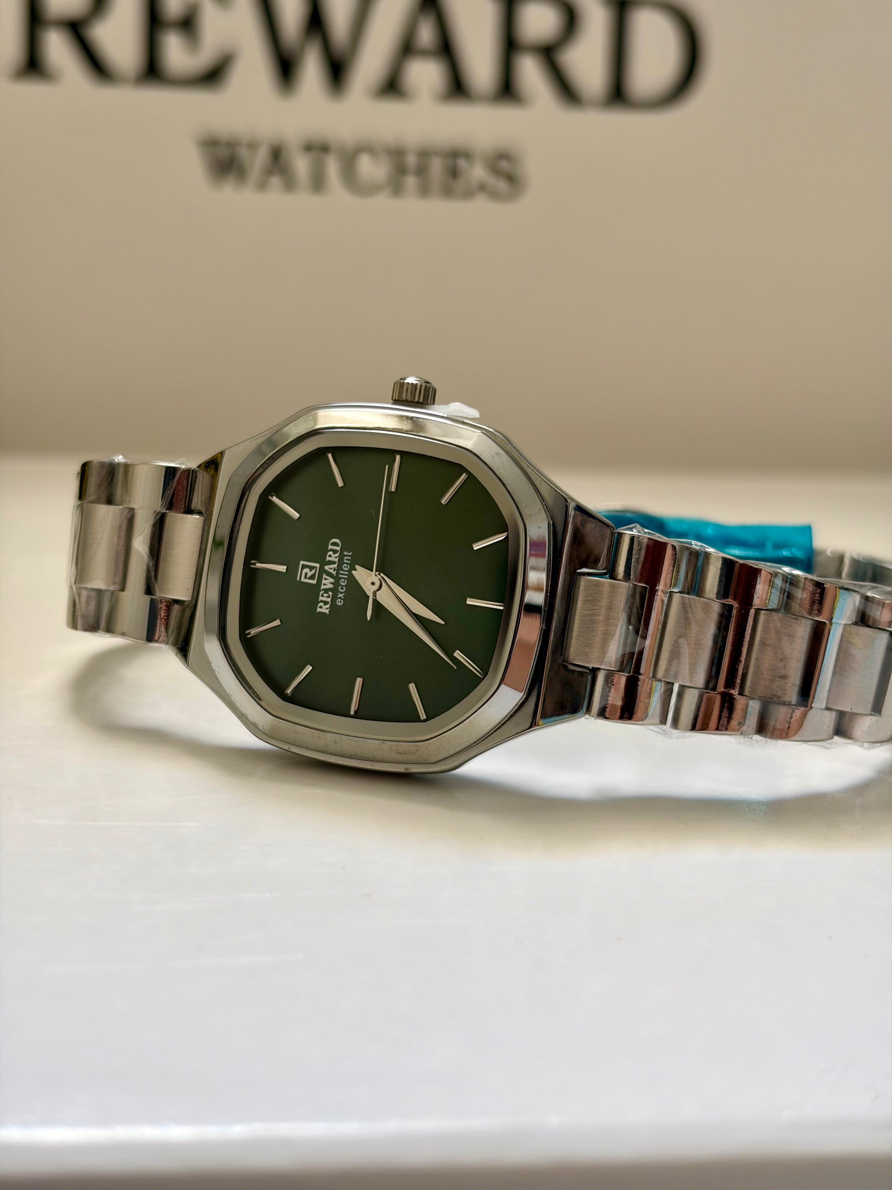Reward Facette Perle montre femme acier nacré vue de face, Tunisie 155 DT