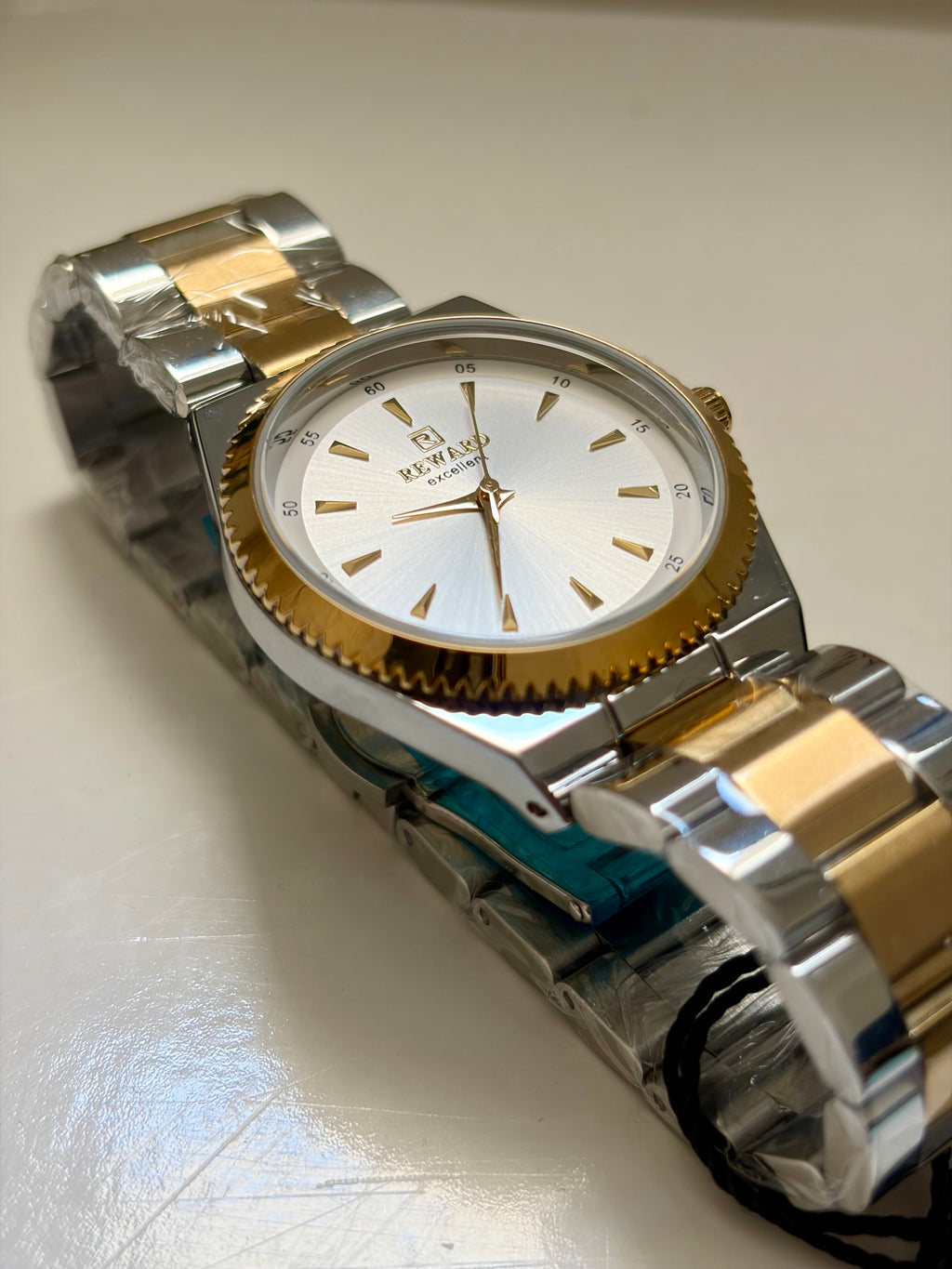 Reward Lumière Céleste — boîtier doré bracelet bicolore montre femme Tunisie